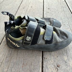 Evolv Women's Gray Velcro Climbing Shoes